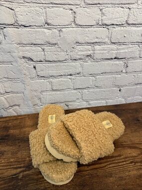 Serra Cozy Teddy Fleece Slide Slippers in Camel by